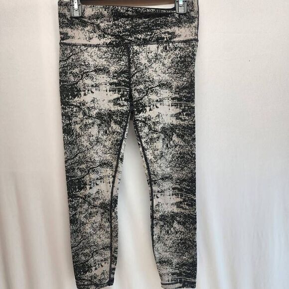 Athleta Elation Glade Size Medium 7/8 Tight Leggings o8 - Picture 1 of 7